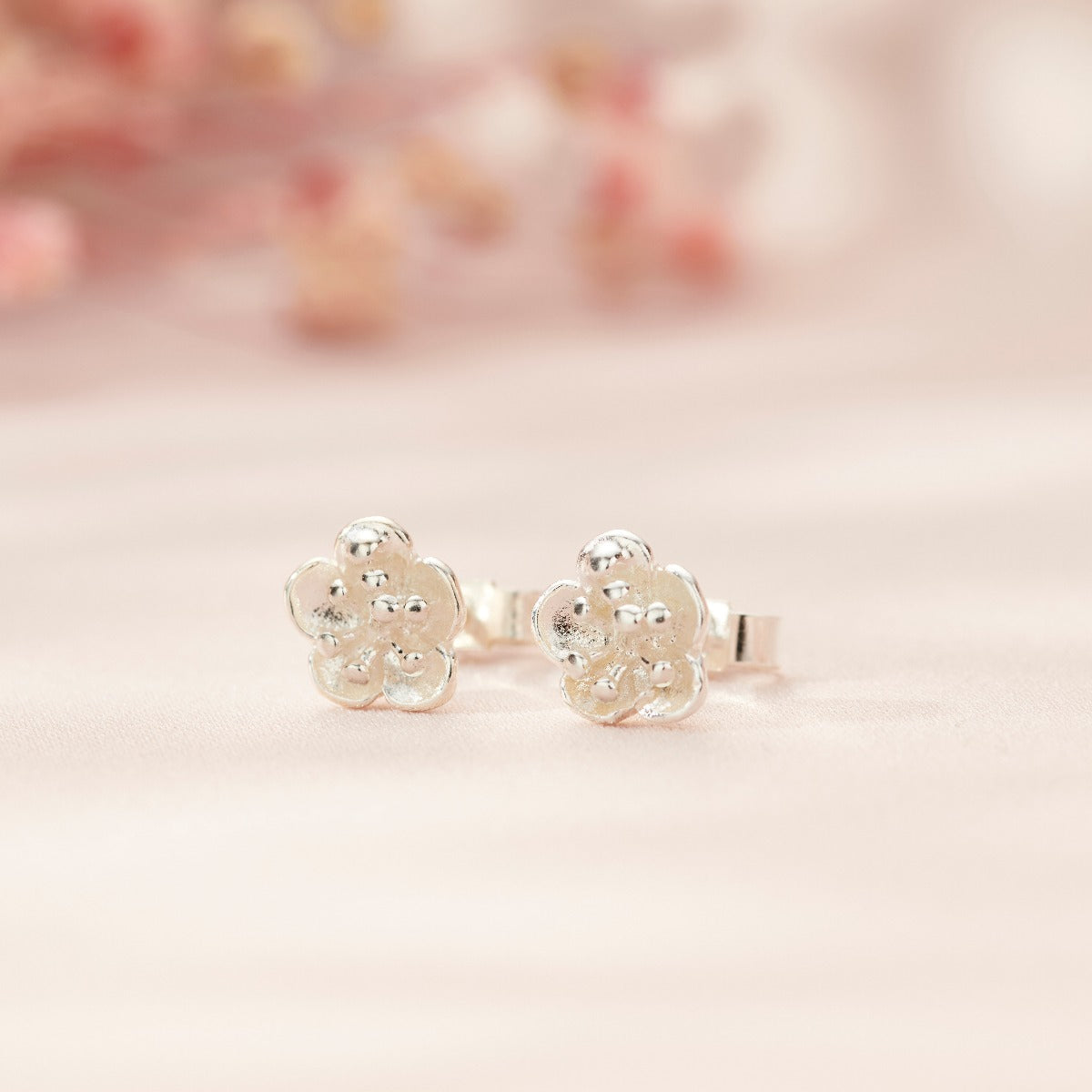 9ct White Gold Flower Stud Earrings