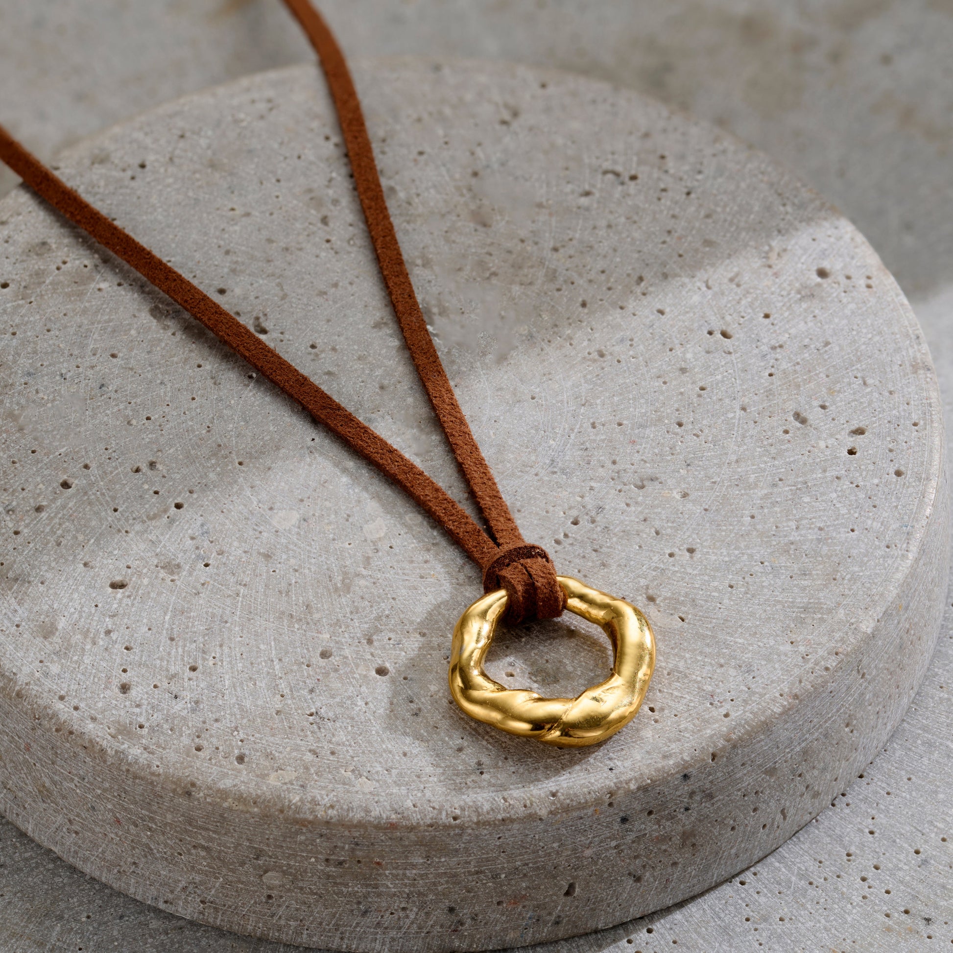 Lucky Pebble Hoop Leather Necklace in 18ct yellow gold plated finish
