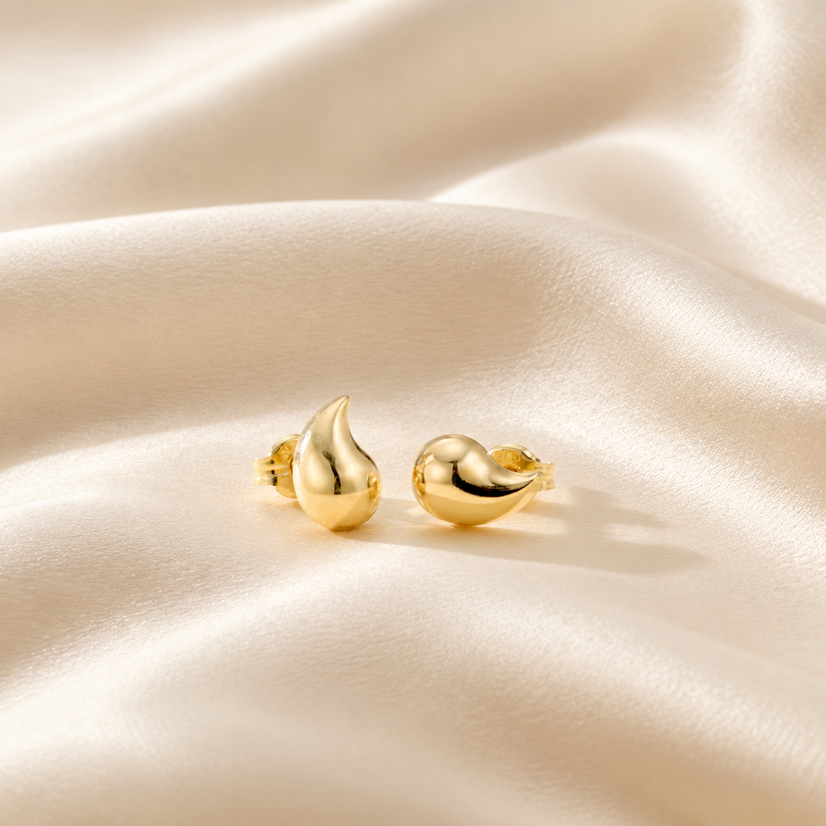 9ct Gold Teardrop Stud Earrings
